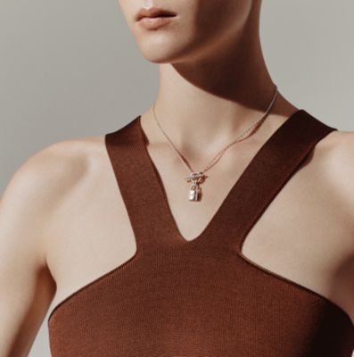 Amulettes Kelly pendant | Hermès USA